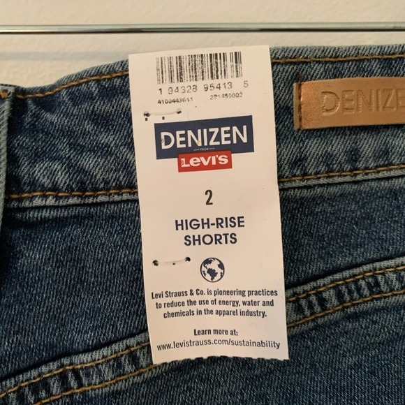 Levi’s high rise distressed stretchy jean shorts - Picture 3 of 8